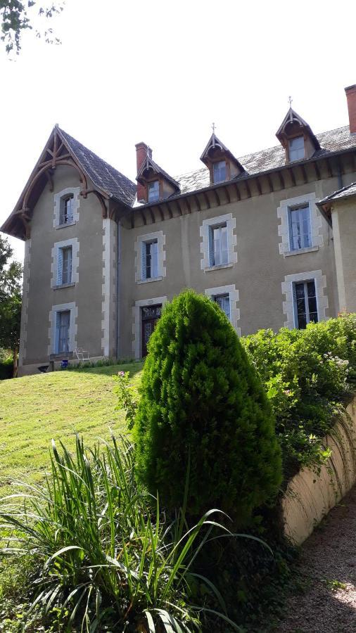 Chateau D'arfeuilles Et Tables D'hotes Bed & Breakfast