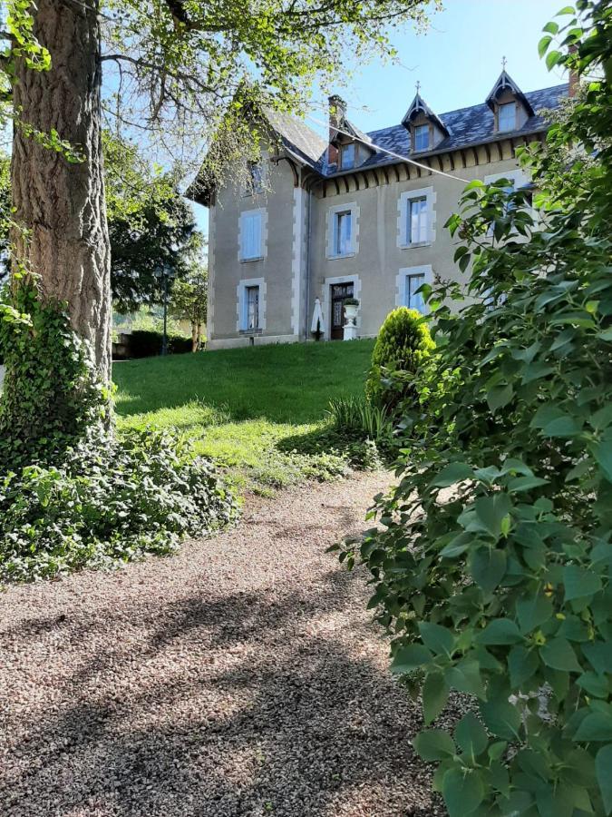 Chateau D'arfeuilles Et Tables D'hotes Bed & Breakfast *