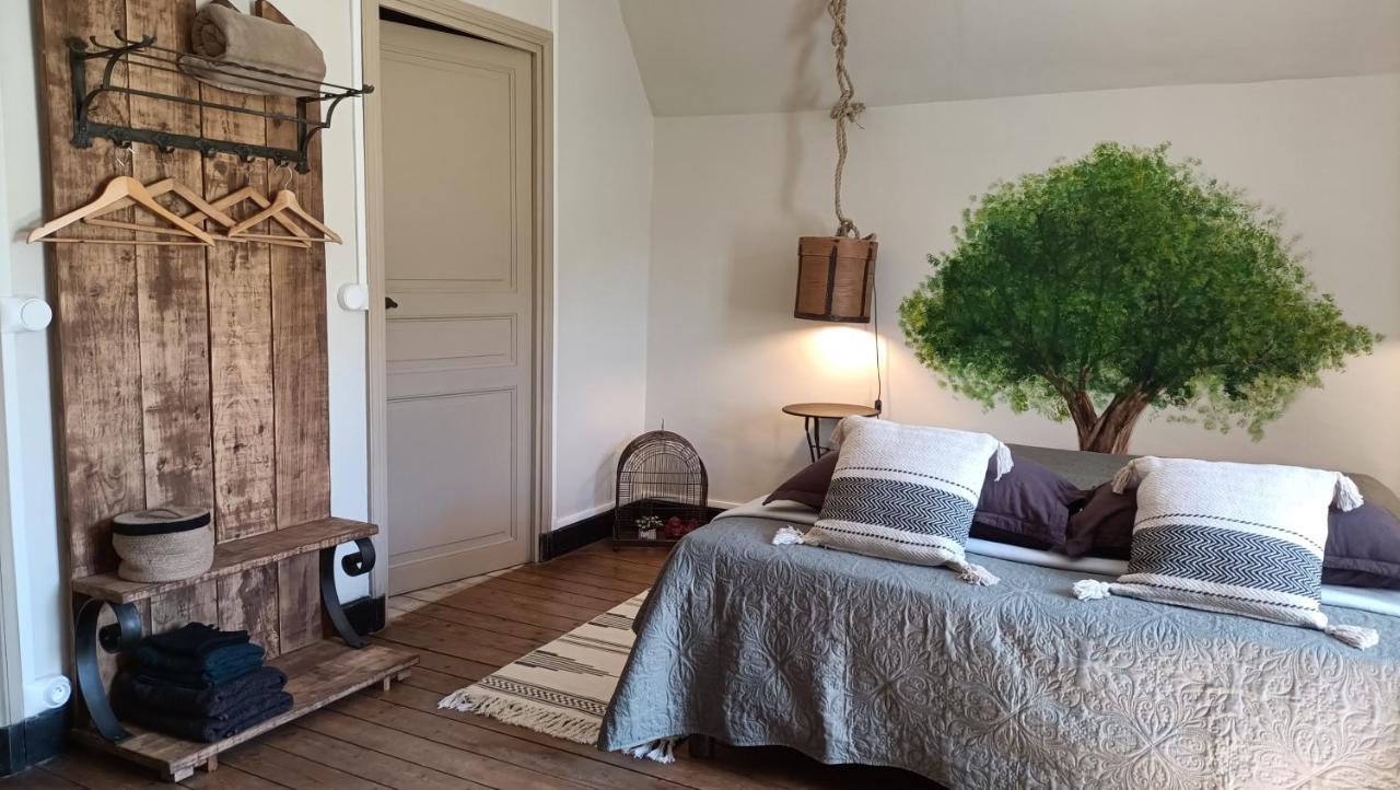 Chateau D'arfeuilles Et Tables D'hotes Bed & Breakfast *