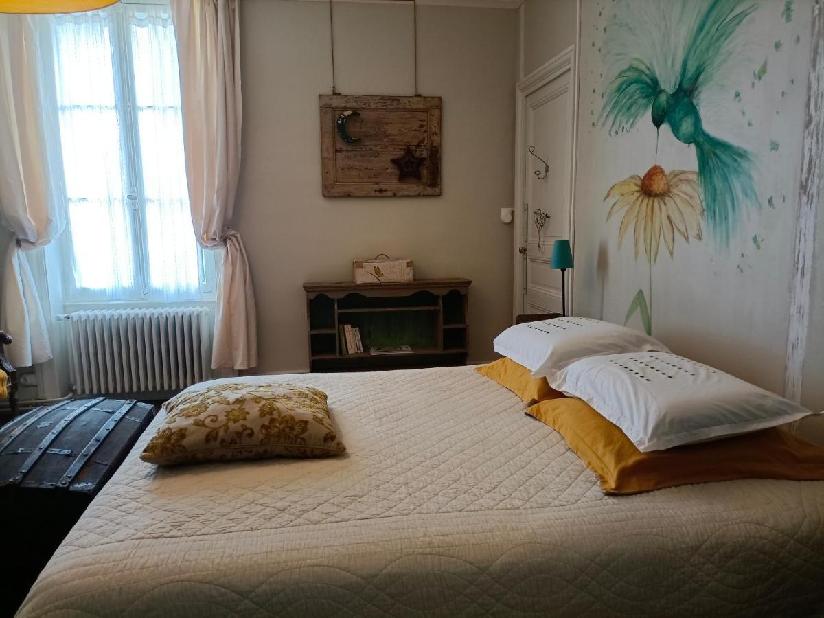 Chateau D'arfeuilles Et Tables D'hotes Bed & Breakfast *
