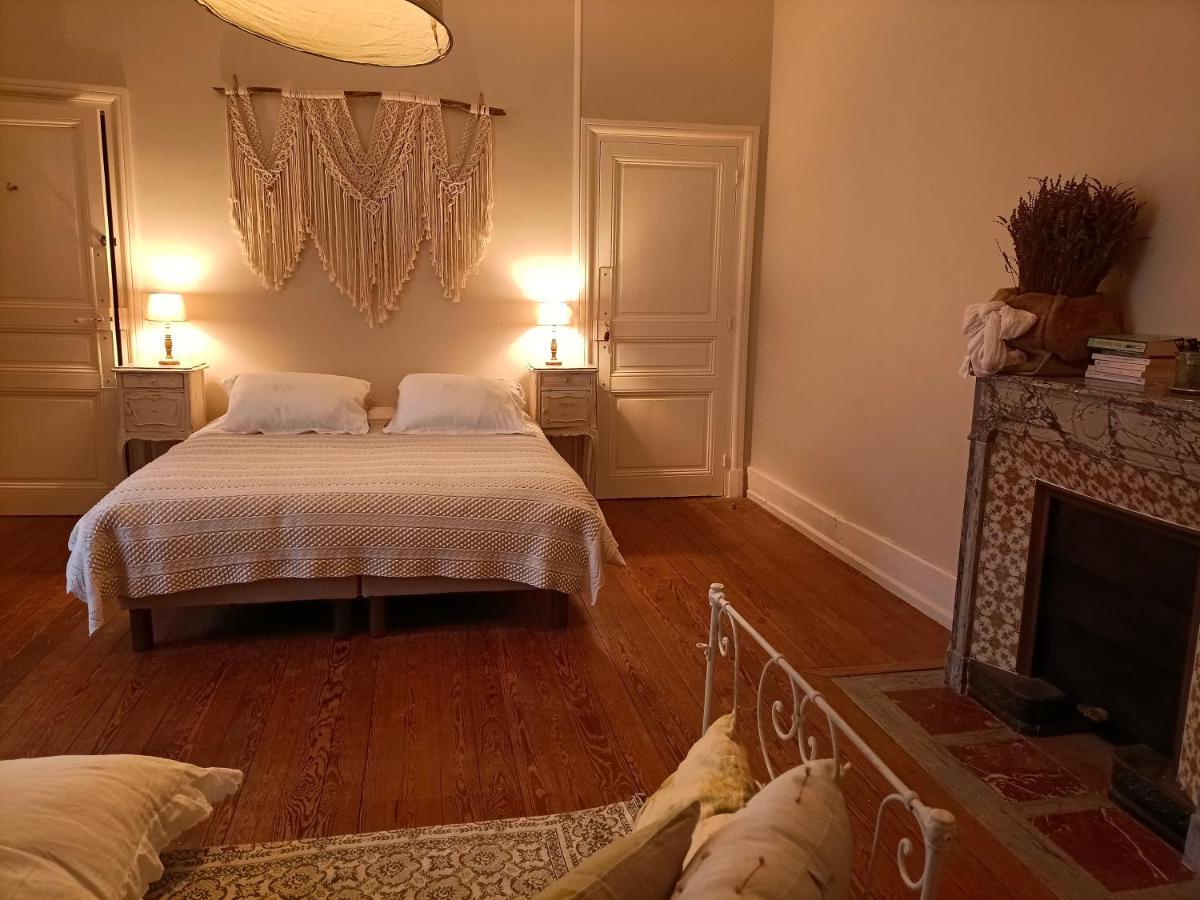 Chateau D'arfeuilles Et Tables D'hotes Bed & Breakfast