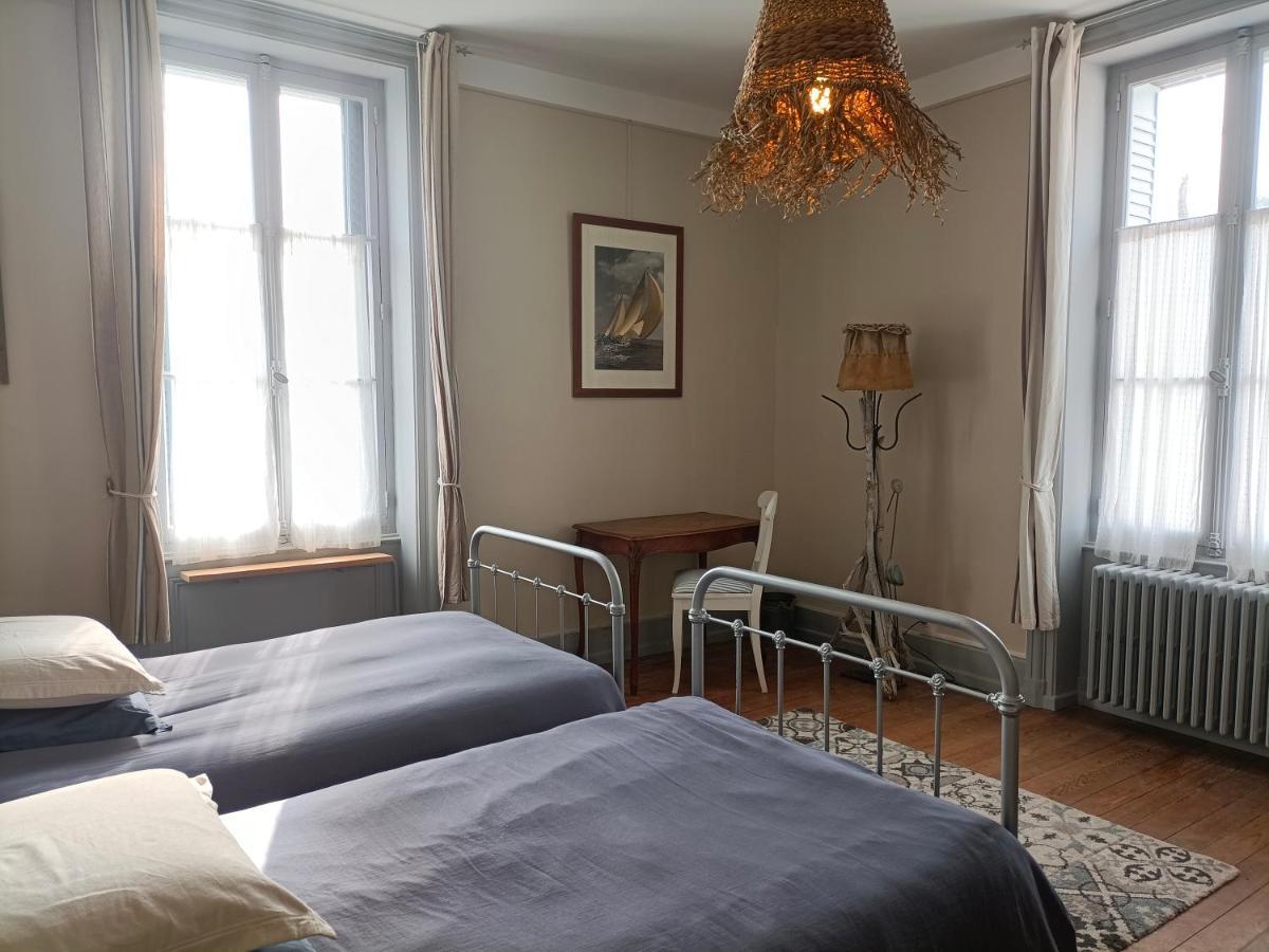 Chateau D'arfeuilles Et Tables D'hotes Bed & Breakfast *