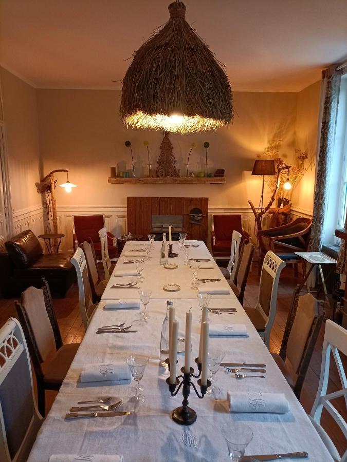 Chateau D'arfeuilles Et Tables D'hotes Bed & Breakfast