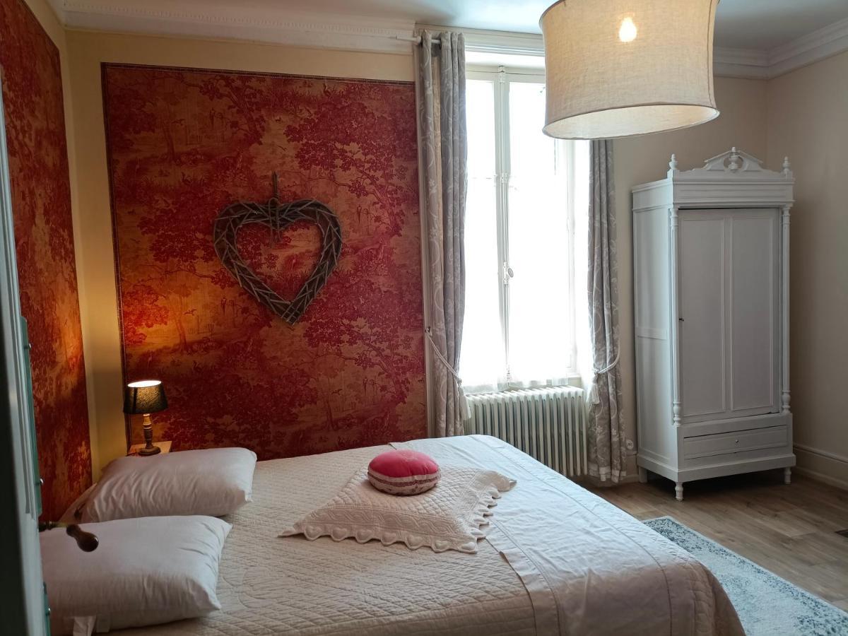 Chateau D'arfeuilles Et Tables D'hotes Bed & Breakfast *